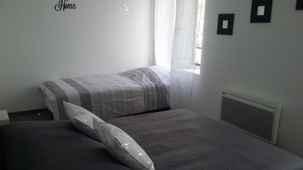איל-סור-לה-סורג Appartement La Pomme D'Or מראה חיצוני תמונה