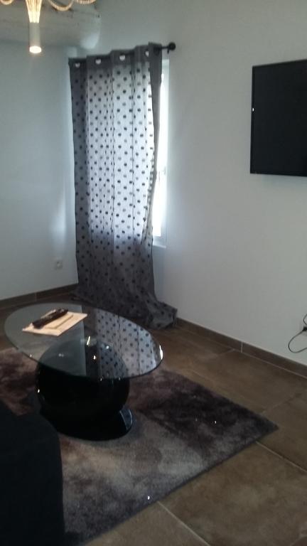 איל-סור-לה-סורג Appartement La Pomme D'Or מראה חיצוני תמונה